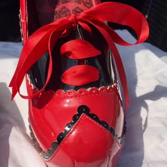 Red & Black corset style heels - Picture 3 of 6